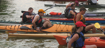 Pete gets into the kayak.